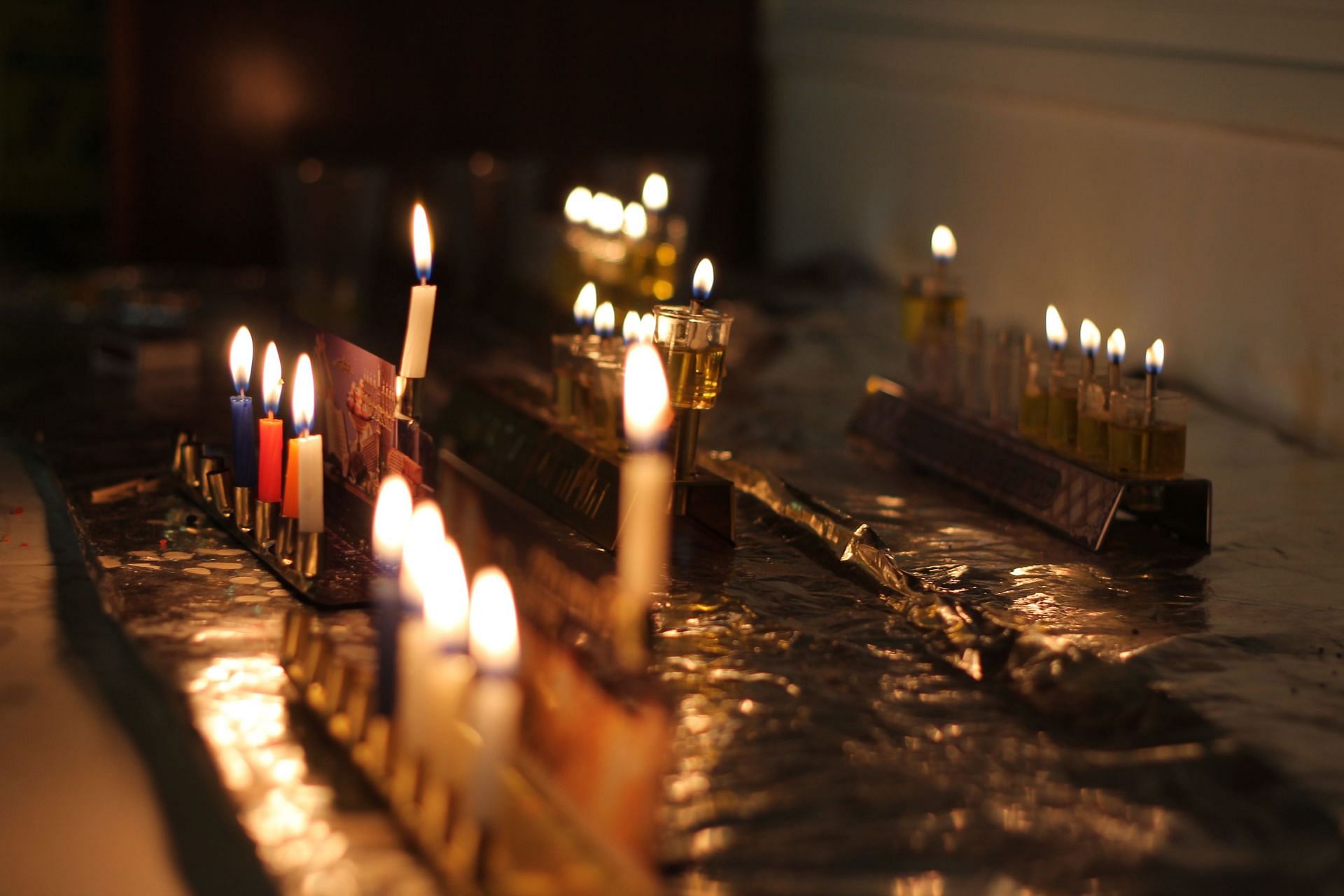 Traditional Hanukkah Foods(Image via Unsplash/Menachem)